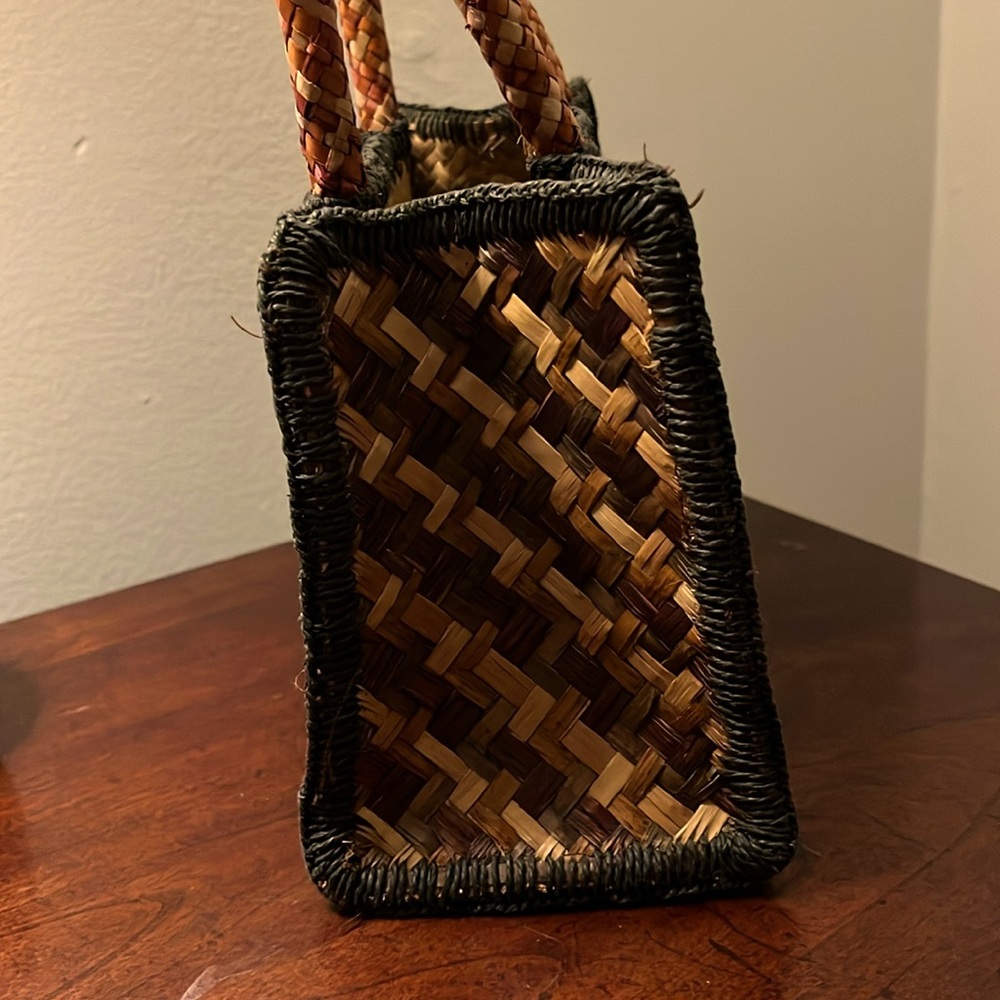 Woven VTG Handmade Tan and Brown Handbag - Picture 5 of 9